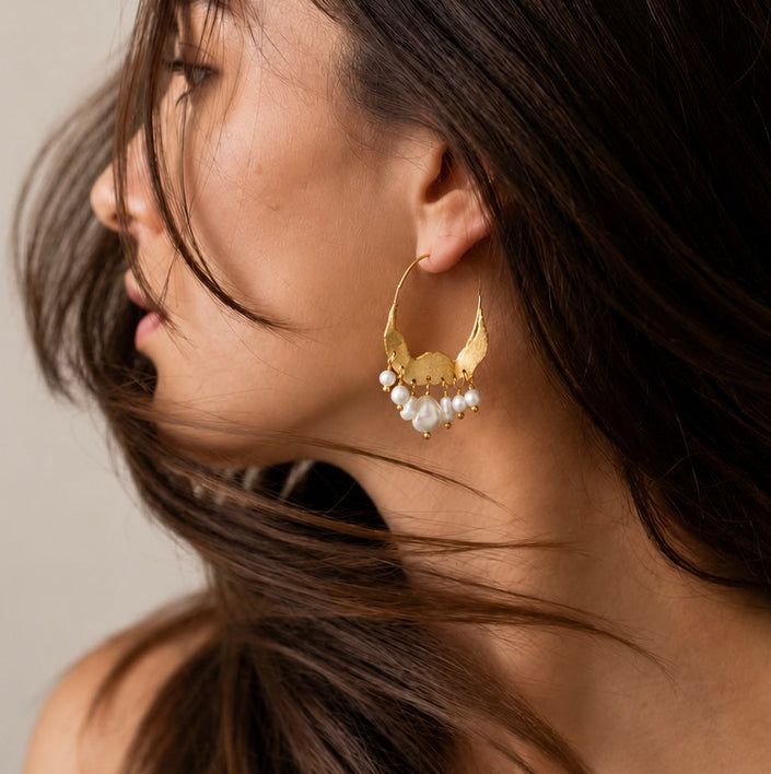 Pearl Curvy Slide Earring