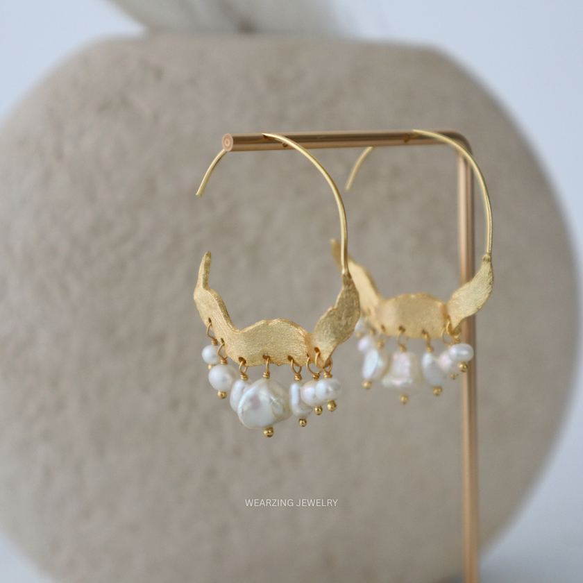 Pearl Curvy Slide Earring