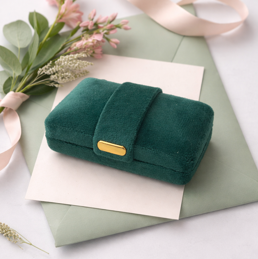 Green Velvet Pendant Case